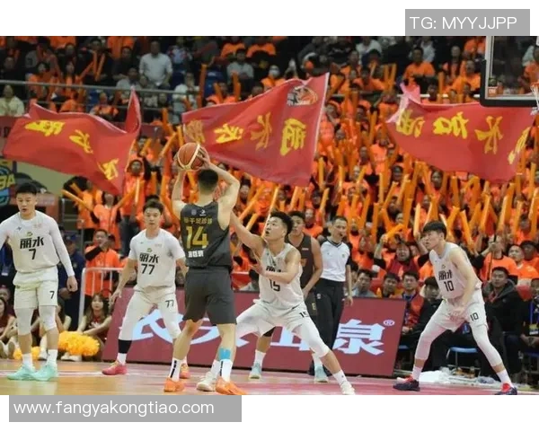 谢里夫与库克斯激战正酣比分悬念不断引人关注 谢里夫与库克斯激战正酣比分悬念不断引人关注